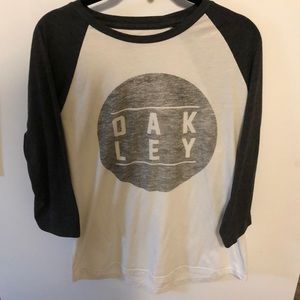 Large Oakley 3/4 sleeve shirt